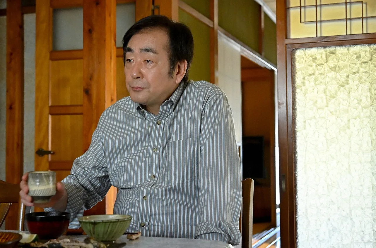 勝男の父・海老原勝(菅原大吉)