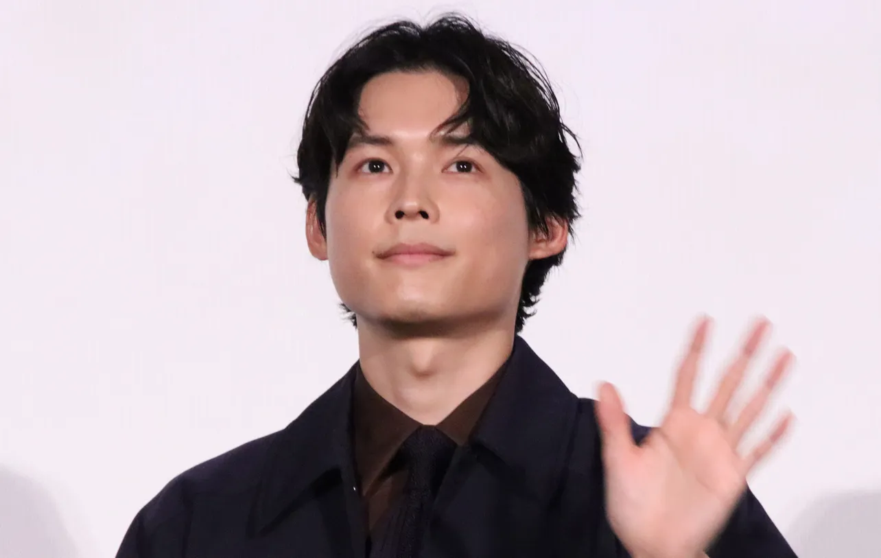 松村北斗、「秒速5センチメートル」初日舞台挨拶に登壇