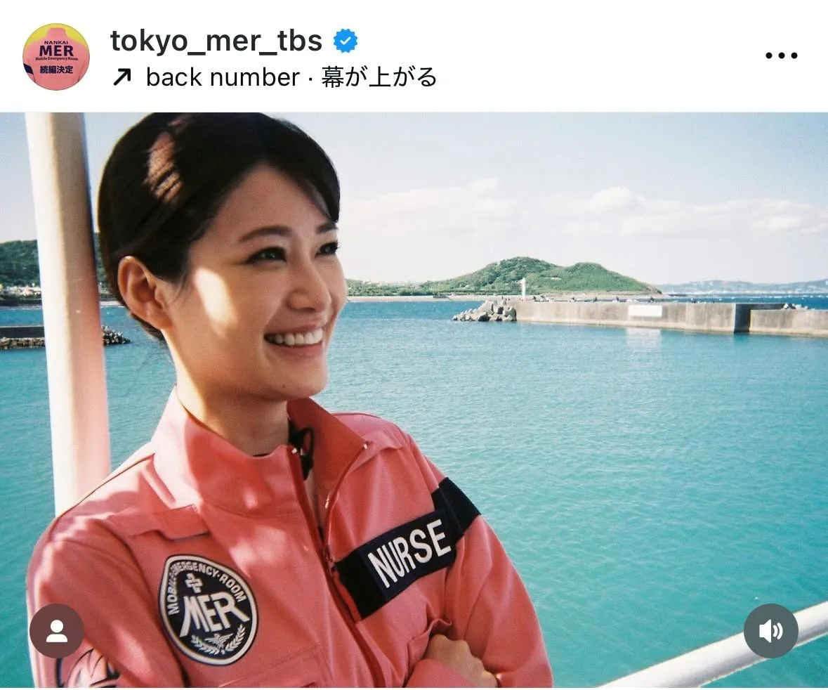 【写真】海をバックにした生見愛瑠の姿がかわいい