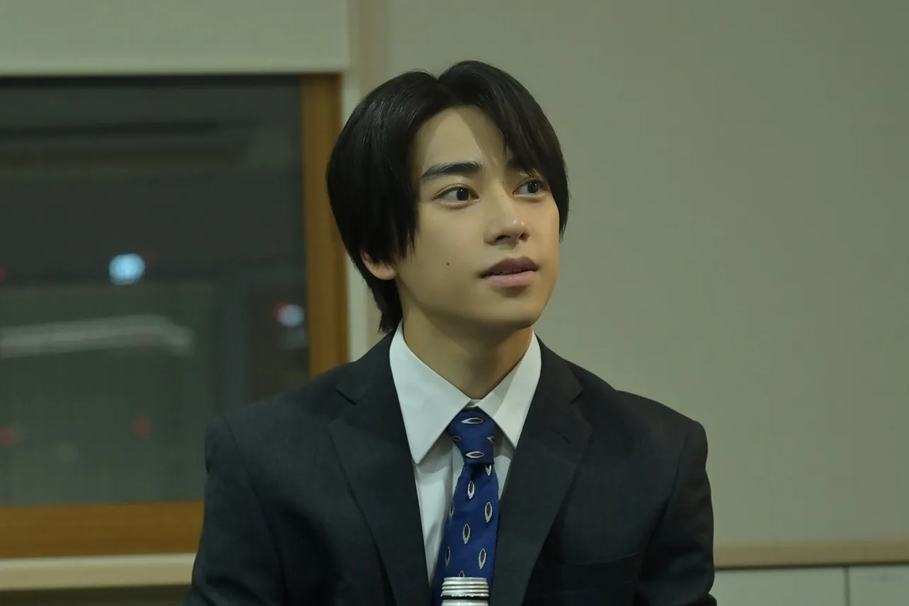 【写真】日向子を支える彼女の同期・桑原(本島純政)