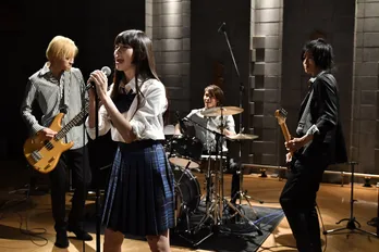 中条あやみ、鳥肌モノの美しい歌声を響かせる！