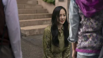 ユジン“スヨン”、人心を掌握する“雨の土下座パフォーマンス”で反撃開始…圧巻の演技に「震える」の声<ファーストレディ>