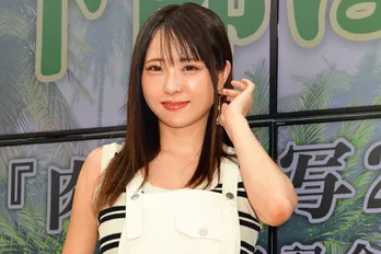 MENSA会員グラドル・日下部ほたる、コスプレ七変化で初の美容師役も「あり得ないシチュエーション(笑)」