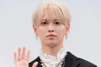 JO1白岩瑠姫、料理中の佐藤大空を見守るエプロン姿に「キュンキュンすぎる~」の声<娘の命を奪ったヤツを殺すのは罪ですか?>