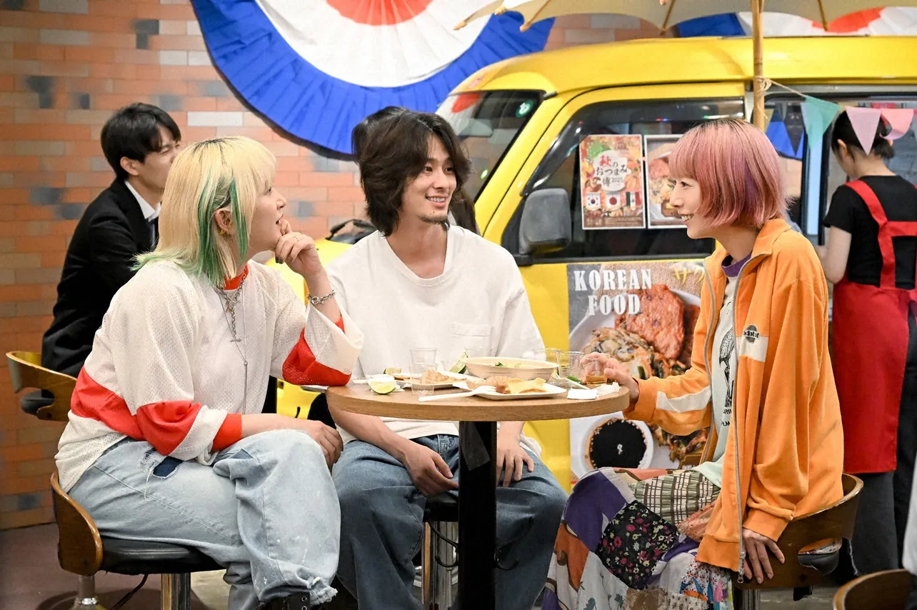 夏帆“鮎美”は、サーヤ“渚”やその夫・楽駆“太平”らとの出会いを通して新たな世界を知っていく