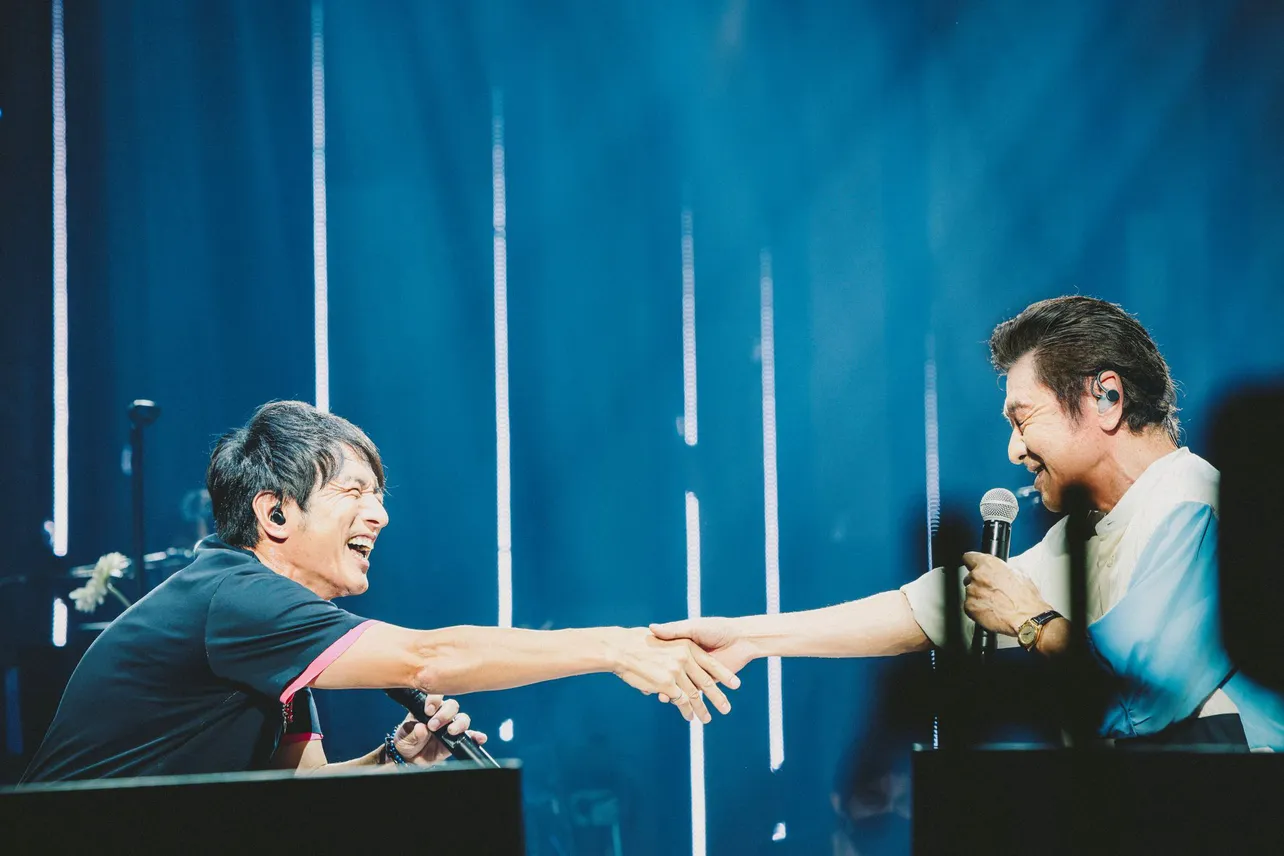 【写真】Mr.Children・桜井和寿のサプライズ登場に会場が驚く中、「HANABI」をデュエット
