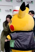 【写真】ピカチュウにメロメロの池田エライザ