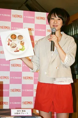 「新社会人応援カフェ」のオープン記念イベントに出席した田中美保