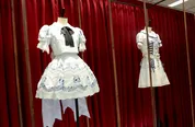 「AKB48大衣装展 -時代を彩った装跡-」メディア内覧会より