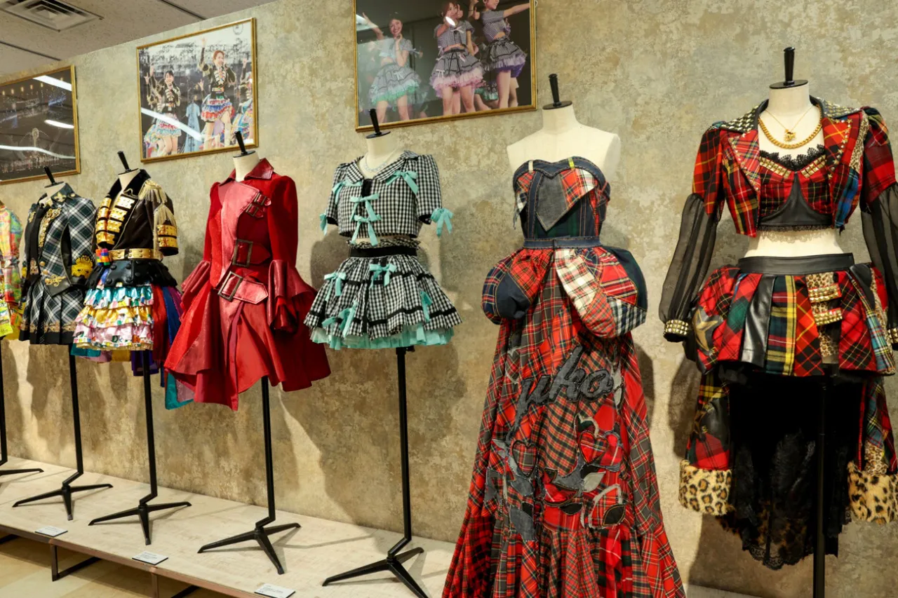 「AKB48大衣装展 -時代を彩った装跡-」メディア内覧会より