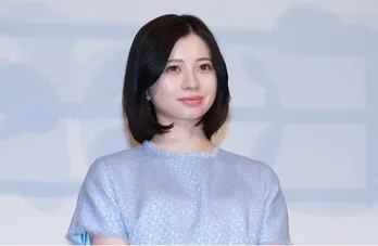 桜田ひより、ドアップのピースショットに「めちゃくちゃかわいい」と絶賛の声<ESCAPE>