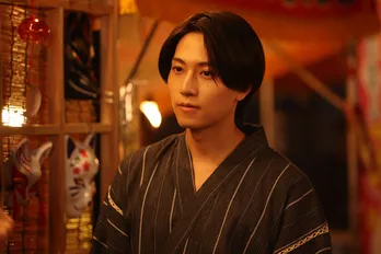 橋本将生“巧巳”は幼なじみの石川瑠華“モナ”に誘われ、恒松祐里“澪”と3人で夏祭りへ…そんな中、澪の失踪が世間を騒がす＜ひと夏の共犯者＞