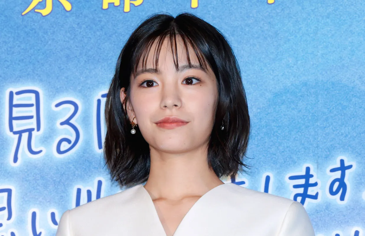 映画「ストロベリームーン 余命半年の恋」初日舞台あいさつより