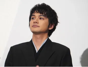 北村匠海、「大学生にしか見えない」ショット公開に「謎がいっぱい」「重要人物な気がしてならない」の声<ちょっとだけエスパー>