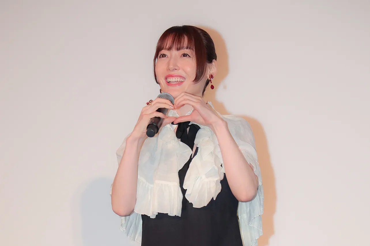 緒方恵美と花澤香菜が「劇場版 呪術廻戦0」復活上映舞台あいさつに登壇