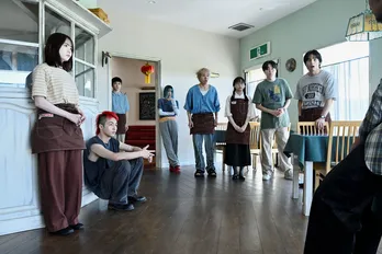 水上恒司“都成”らは黒田大輔“オーナー”から閉店の決断を聞かされる…そんな中、山田杏奈“水町”が店の経営を申し出る＜シナントロープ＞