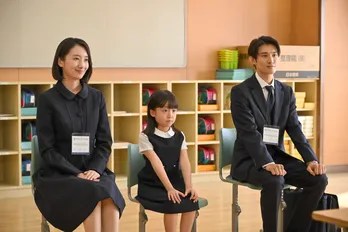 波瑠“薫”、フェイクパパ・向井康二“黒木”と面接に挑むも「貫禄ある〜」“クセ強ママ”登場で視聴者騒然<フェイクマミー>