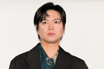 加藤シゲアキ、ドラマ撮影の裏でまさかの"読書家"ぶりを発揮　船酔いの佐藤隆太を横目に「本を読んでました」