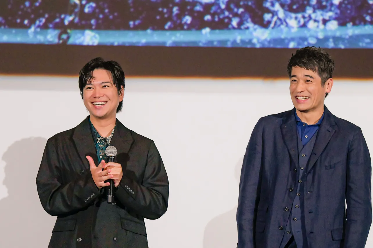 (左から)加藤シゲアキ、佐藤隆太