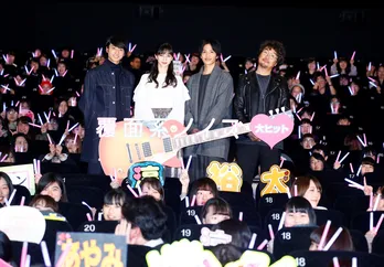 中条あやみ、サプライズの手紙に「泣かせようとしてるやつじゃない!?」