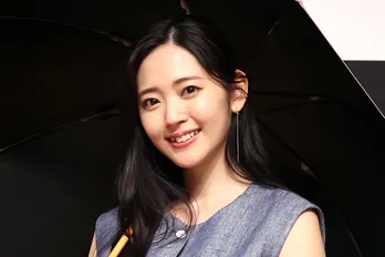 「衣装さんセンスが抜群」鈴木愛理が全身コーデを披露し「めちゃくちゃ似合う」の声＜推しが上司になりまして フルスロットル＞