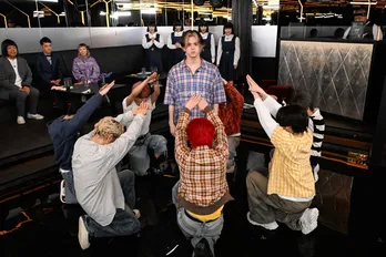 MAZZELが“シンクロダンス”に挑戦 SEITO&NAOYAはプロレス技・ジャイアントスイングを披露<マゼダン>