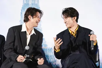 Snow Man向井康二「タイの作品に出るのが夢でした」 森崎ウィンと共にバンコク・プレミアに登壇<「(LOVE SONG)」>