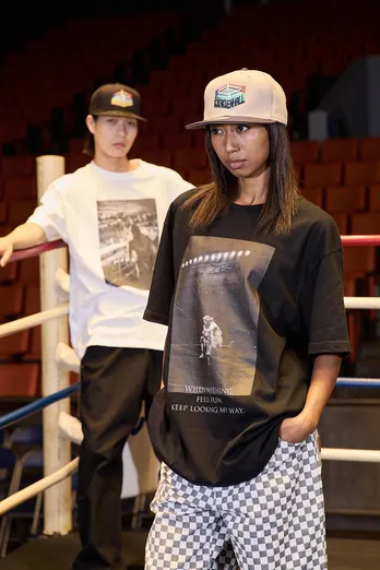 新日本プロレスの“エース”棚橋弘至ד聖地”後楽園ホールのコラボグッズが登場 プロレスデビューのリングで撮影