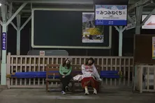 岩本蓮加“先輩”&冨里奈央“後輩”、原稿完成を祝して散財からの“逃避行”「史上最高にチルいドラマ」の声<ふたりエスケープ>