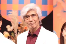 佐藤浩市、笑顔で馬と見つめ合う姿に「心温まる」「馬と話してるようでほっこり」と反響<ザ・ロイヤルファミリー>