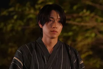 橋本将生“巧巳”が恒松祐里“澪”を優しく抱擁　「好きすぎる」「二段階ハグはずるい」と視聴者興奮＜ひと夏の共犯者＞