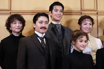 松下優也、ひげビジュアルを褒められ満足げ 水田航生は“探求心が止まらない作品”で緊張MAXに…<マリー・キュリー>