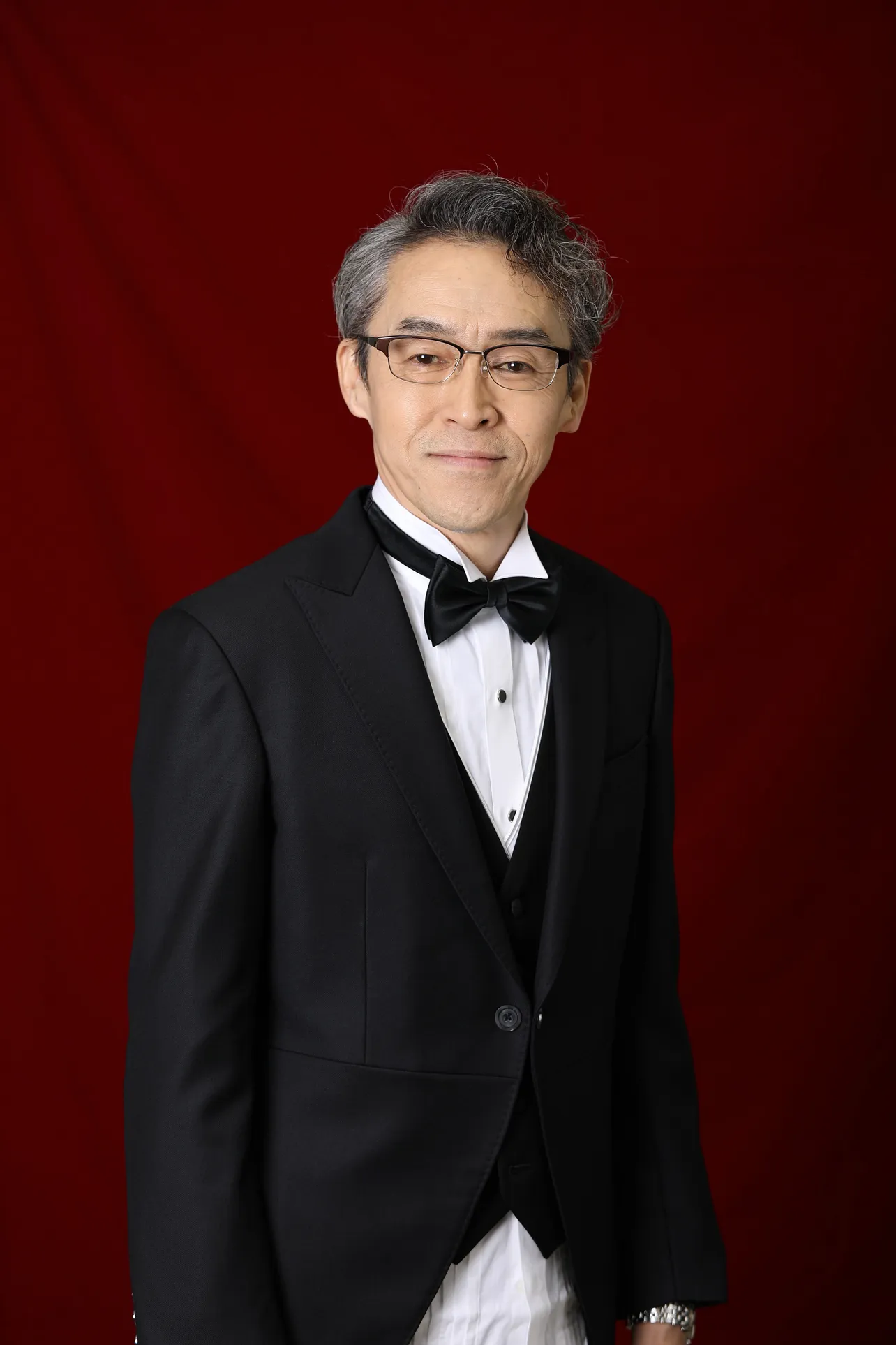 【写真を見る】“いわゆる執事”小岩井凛治を演じる浅野和之は「コメディータッチなところにも踏み込んで芝居ができれば…」