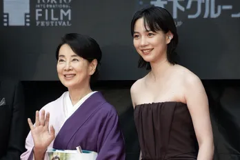 吉永小百合が33年ぶりに参加、のん、北川景子、森田望智が艶やかなドレス姿でレッドカーペットに登場＜東京国際映画祭＞