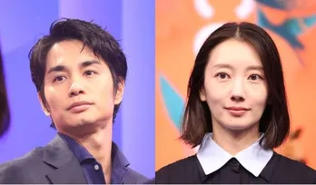 波瑠＆中村蒼＆池村碧彩、スーツ＆制服姿のオフショットに「まるで親子」の声＜フェイクマミー＞