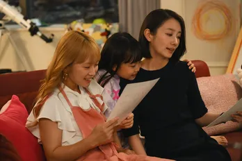 波瑠“薫”のニセママが中村蒼“智也”にバレる中、川栄李奈“茉海恵”は柳和学園のファミリーデーに参加する＜フェイクマミー＞