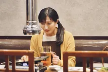武田梨奈“ワカコ”、健康診断を機にヘルシーなひとり酒を楽しむも結果が出た後はサムギョプサルを堪能＜ワカコ酒 Season9＞