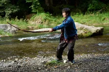 岩本照“辰之助”が逃走者を追う姿に「飛び降りるところ最高!」「アクションもスーツ姿も完璧」と視聴者胸キュン<恋する警護24時>