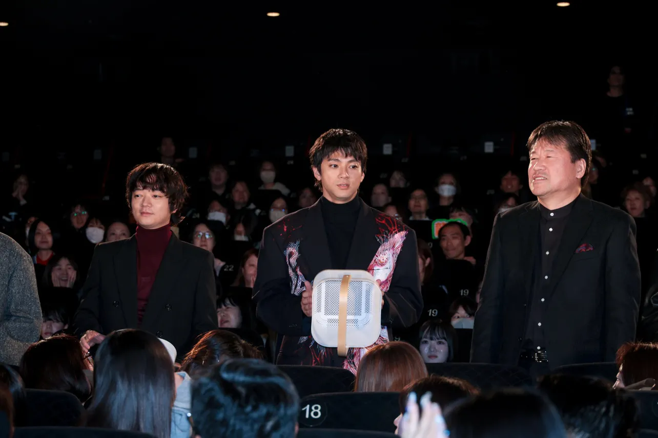 映画「爆弾」初日舞台あいさつより