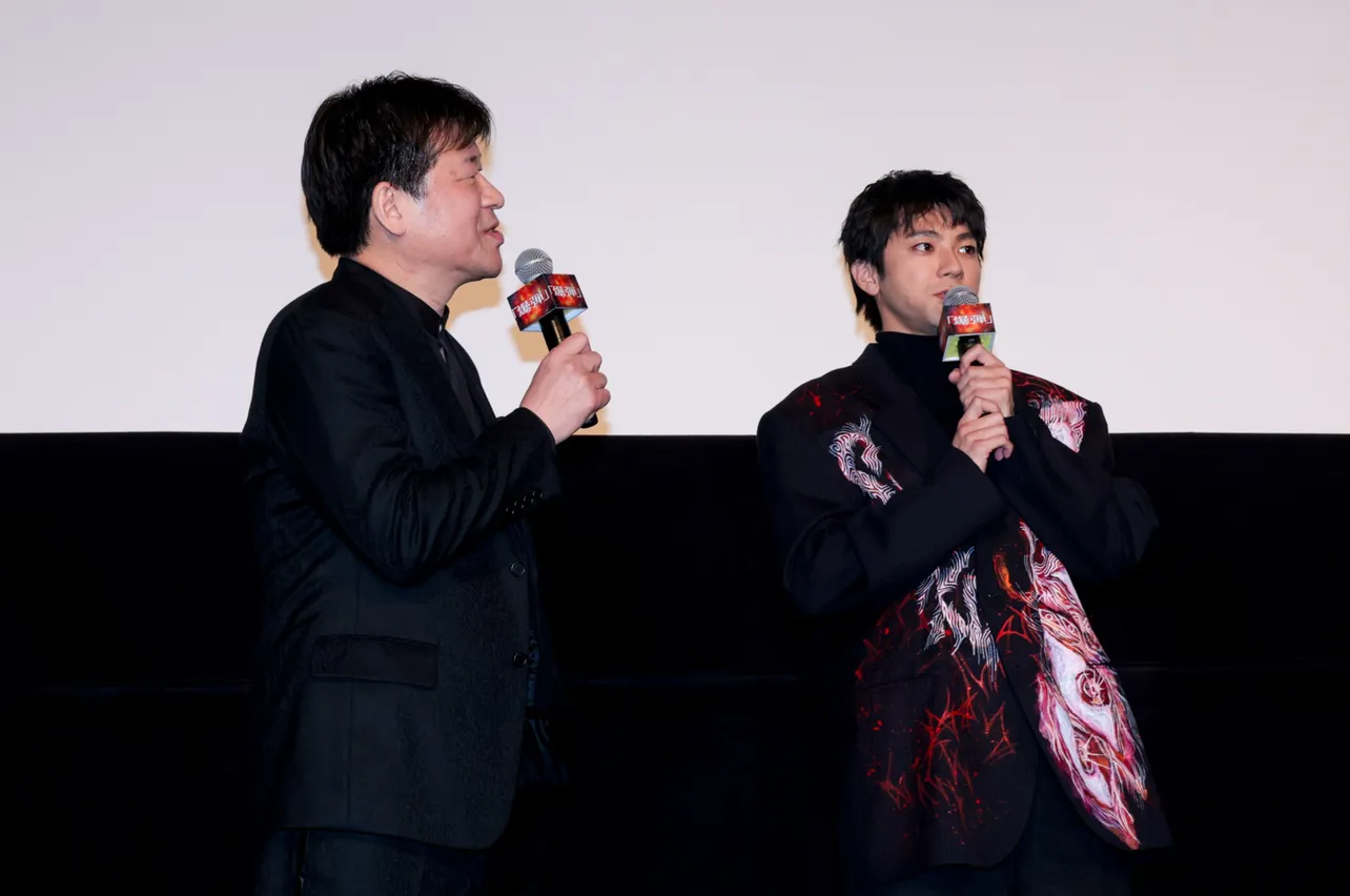 映画「爆弾」初日舞台あいさつより