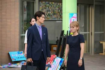 川栄李奈“茉海恵”＆波瑠“薫”がピンチ…“ニセママ発覚”や衝撃の事実判明に「怒涛の展開すぎてヤバい...」＜フェイクマミー＞