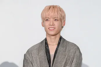 INI、デビュー4周年記念のサプライズケーキに感激　木村柾哉「前進していけるような5年目に」