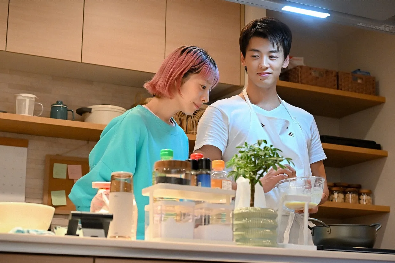 11月4日(火)放送の「じゃあ、あんたが作ってみろよ」第5話では、夏帆“鮎美”が竹内涼真“勝男”と一緒にキッチンに立つ