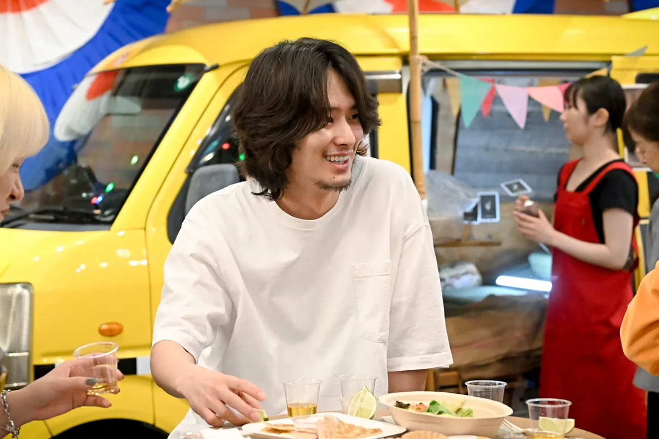 【写真】どんな時も大抵半袖Tシャツ姿の太平(楽駆)