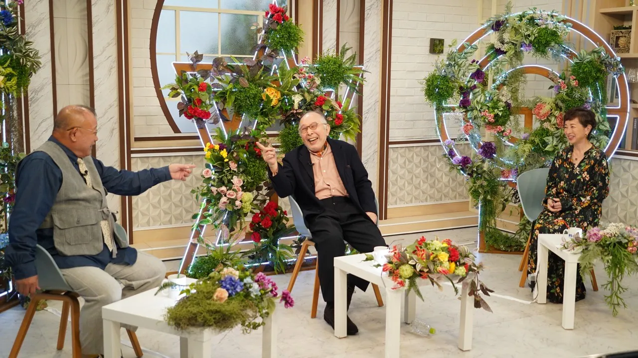 橋爪功、鶴瓶が、阿川佐和子から「指を指さない」とツッコミを受ける場面も