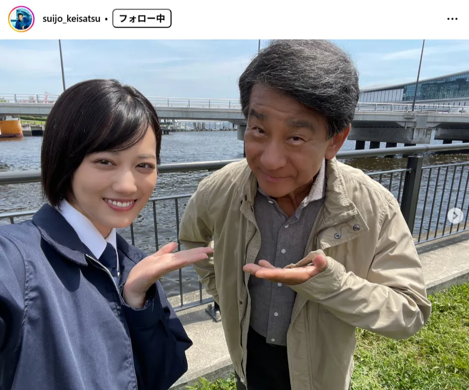  【写真】山下美月＆小林隆、笑顔のセルフィーオフショット