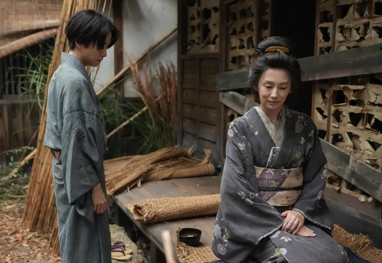 【写真】息子・三之丞(板垣李光人)と物乞いになったタエ(北川景子) 