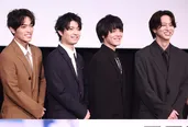 (左から)笑顔の原嘉孝、高田翔、室龍太、寺西拓人