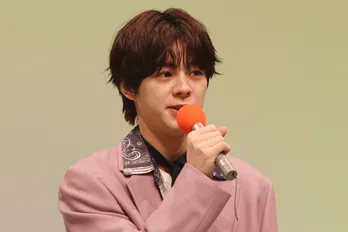 宇佐卓真“佐久間”のオフショット公開で「これからも白崎くんを引っ張って」と反響<25時、赤坂で Season2>