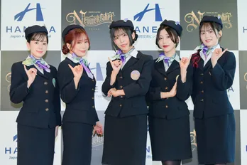 Roselia、キャビンアテンダント風特別衣装を初披露 アジアツアーで「Roseliaの音楽を世界中に届けたい」